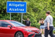 Florida apelará el fallo que cerrará 'Alligator Alcatraz' y avisa que seguirá deportando