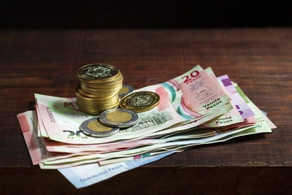 Avanza peso tras datos de PIB e inflación