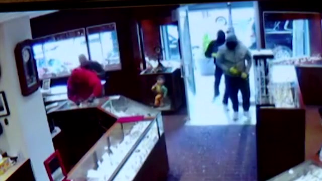Thieves grab $2 million in jewelry in Seattle heist that took less than 2 minutes
