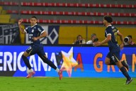 Con golazo de Quevedo, Alianza Lima venció 2‑1 a U. Católica en Quito