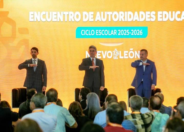 Se reúnen representantes de Sección 21 con autoridades educativas