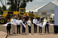 Sheinbaum entrega trenes de repavimentación