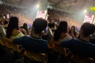 Van a concierto y le traduce a señas las canciones a su novio sordo