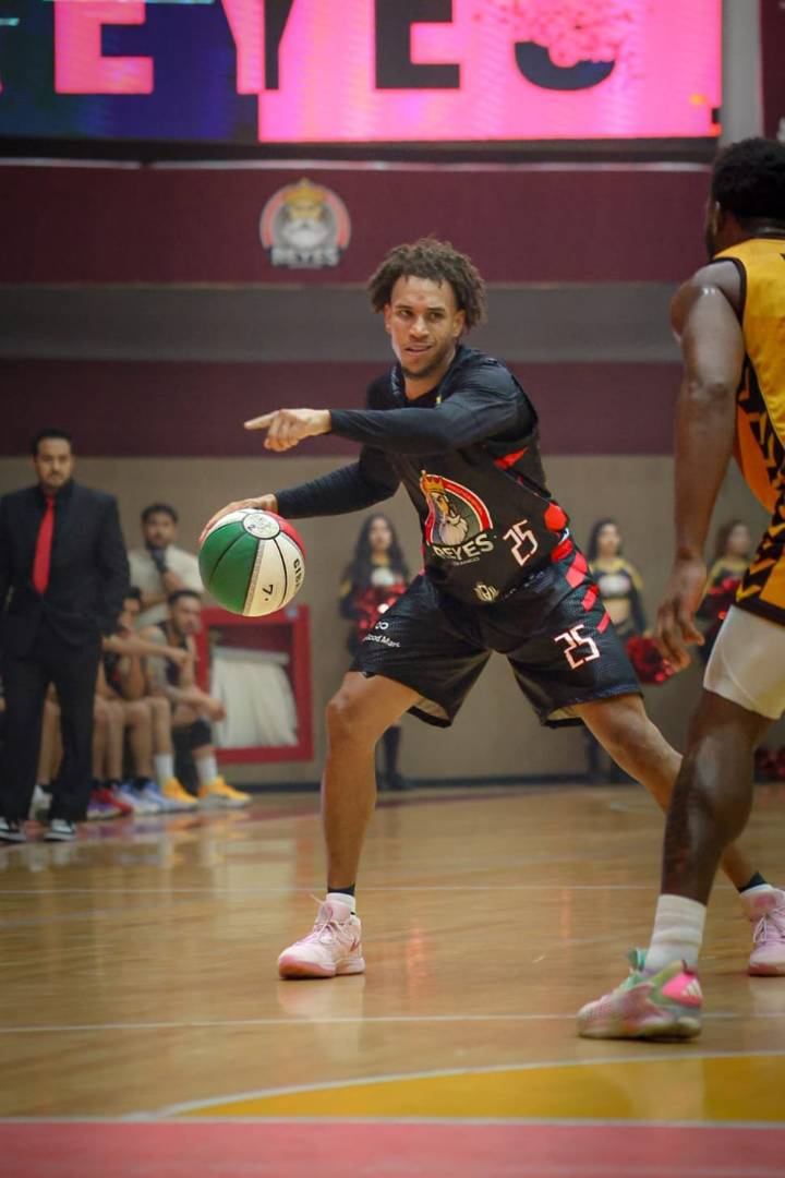Reyes 86-75 Frayles: La realeza se pone a mano