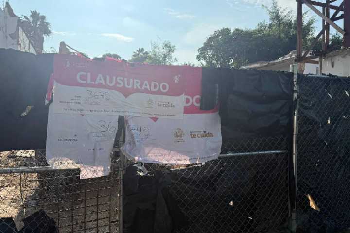 Clausuran nuevamente demolición ilegal de finca patrimonial en Guadalajara