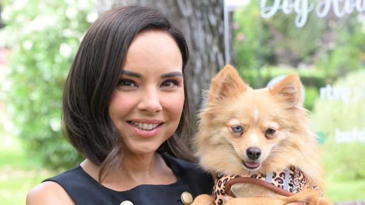 Este fue el acompañante que no se separó de Chenoa en los rodajes de 'Dog House': ¡vas a morir de amor!