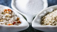 No tires las cáscaras de cebolla y hacé esta deliciosa sal para darle un toque único y delicioso a todas tus comidas