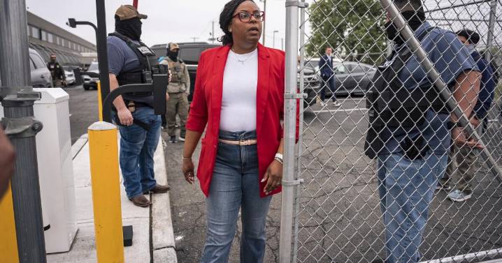 Letters to the Editor: Democrats need to regain control to rein in ICE conduct