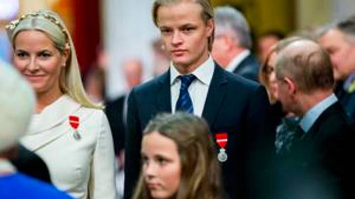 Marius Borg, hijo mayor la princesa Mette-Marit, acusado formalmente de cuatro violaciones y violencia de género