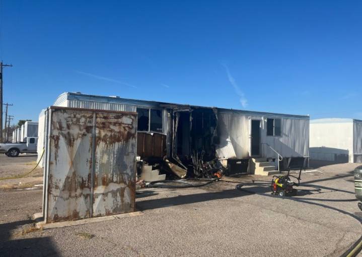 2 injured in mobile home fire in northeast Las Vegas