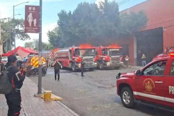Video.- Consume incendio fábrica de colchones en Iztacalco