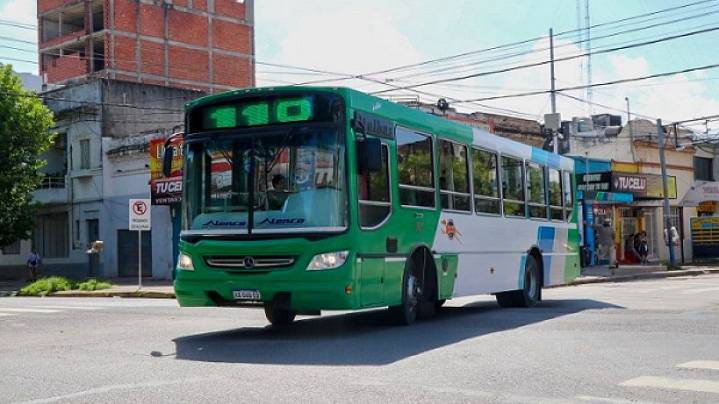 Acuerdo de emergencia en Chaco: UTA congela despidos a cambio de recorte salarial y menos turnos