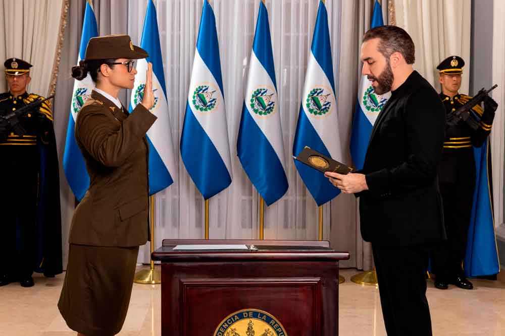 Bukele designa a una oficial del Ejército como nueva ministra de Educación de El Salvador