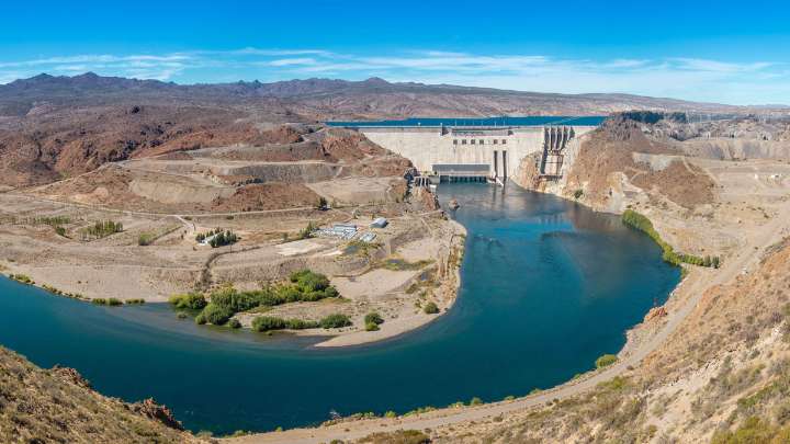 La privatización avanza: el Gobierno autorizó la venta de hidroeléctricas