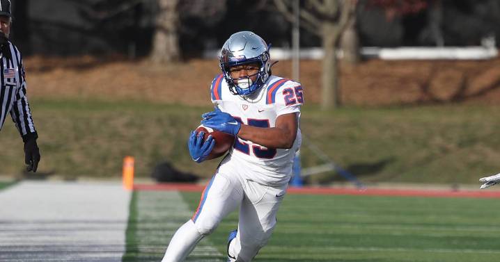East St. Louis makes it official and will ‘play up’to defend 6A title