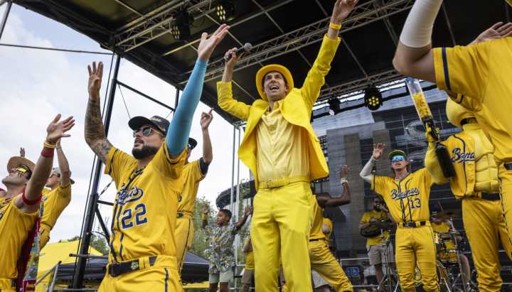 Rock-star players draw raves ahead of 2nd Savannah Bananas sold