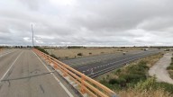 Fallece una joven tras precipitarse de un puente y ser atropellada por un coche en la A