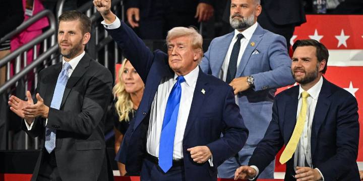 Trump suggests Republican convention before midterm elections