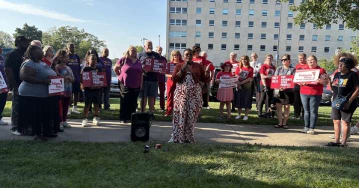Nurses hold protest vigil at Kansas City hospital that shut down delivery services for mothers