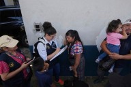 As Guatemalan kids sit in planes on tarmac, judge orders they stay in the US, for now