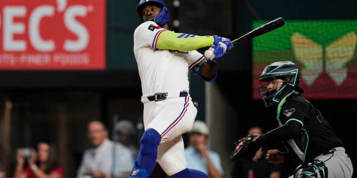 Adolis García placed on injured list with left ankle sprain
