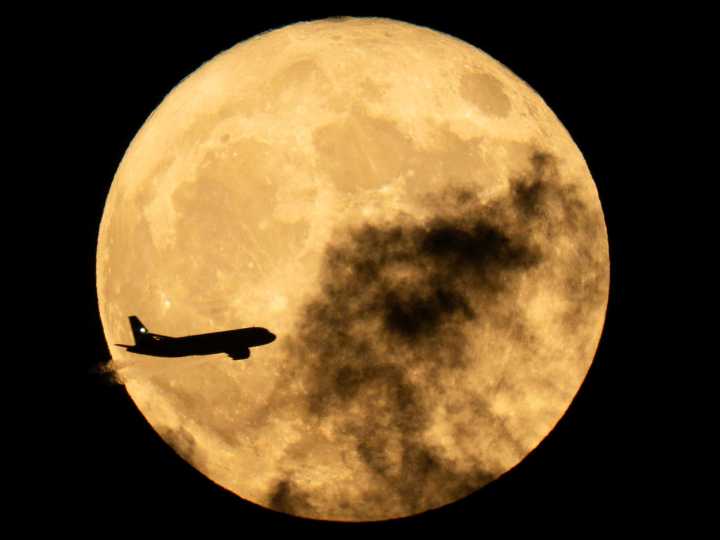 ¿A qué hora se podrá ver la luna llena de agosto 2025 en Houston? El mejor momento para disfrutarla a plenitud