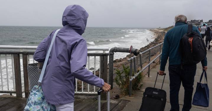 Hurricane Erin moving away from the East Coast as Category 2 storm