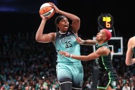 Deadspin | Sabrina Ionescu's late 3-pointer seals Liberty's victory over Lynx