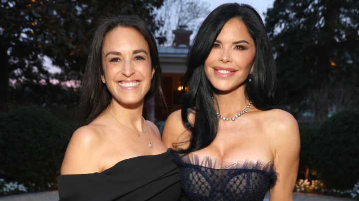Lauren Sánchez Bezos Looks Nothing Like Her Siblings (& It Could Be The Plastic Surgery)