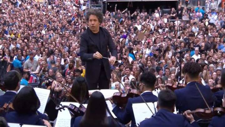 Gustavo Dudamel y la Orquesta Sinfónica Simón Bolívar brillan junto a Coldplay en Wembley