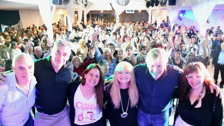Encuentro de adultos mayores familias en el Racing
