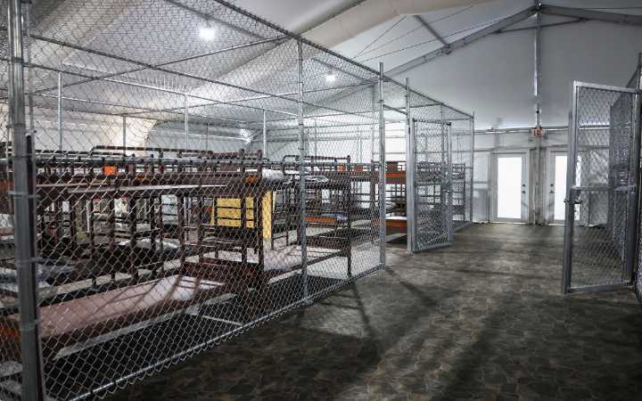 México atiende a 81 connacionales recluidos en 'Alligator Alcatraz' en EU