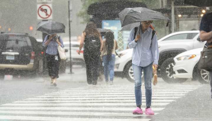 Severe thunderstorm warning issued across Chicago suburbs
