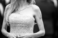 Angelina Jolie dice que el traje sastre del otoño se llevará bailarinas