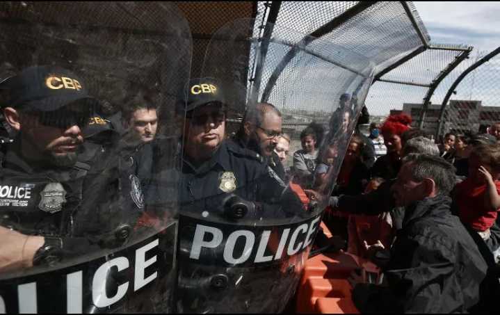 Trump presume que ha detenido a más 300 mil migrantes desde enero