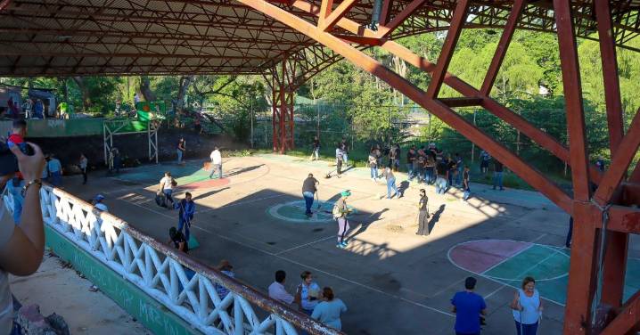 Realiza Ayuntamiento de Colima macro brigada de servicios y seguridad en El Mezcalito