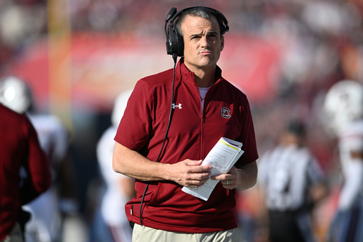 In test of loyalties, former Virginia Tech coach Frank Beamer wears South Carolina black for son