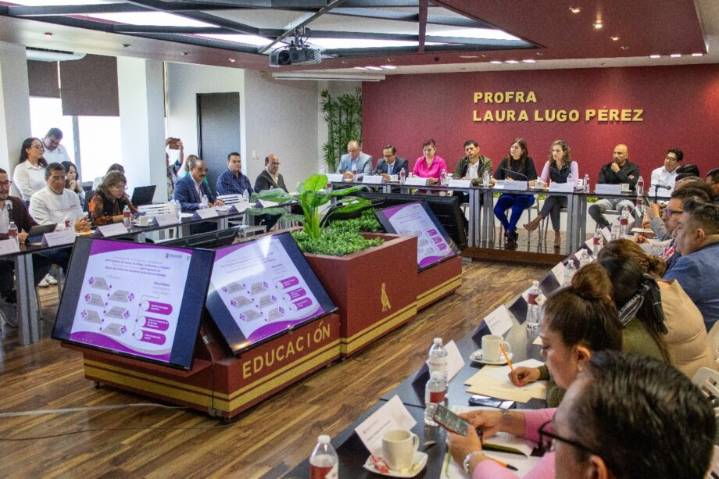 Avanzan proyectos estratégicos para fortalecer la educación básica en Hidalgo
