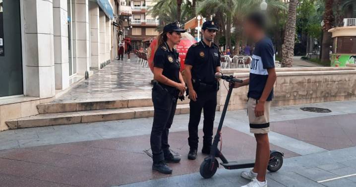 Un Ayuntamiento anuncia multas de hasta 500 euros a los que conduzcan mal en patinete eléctrico
