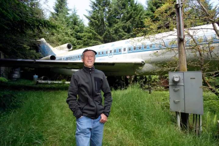 Vive en un avión abandonado y comparte su experiencia para que otros se animen