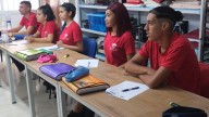 La vida de los jóvenes migrantes sin papeles en Canarias: "Trabajo como un animal"