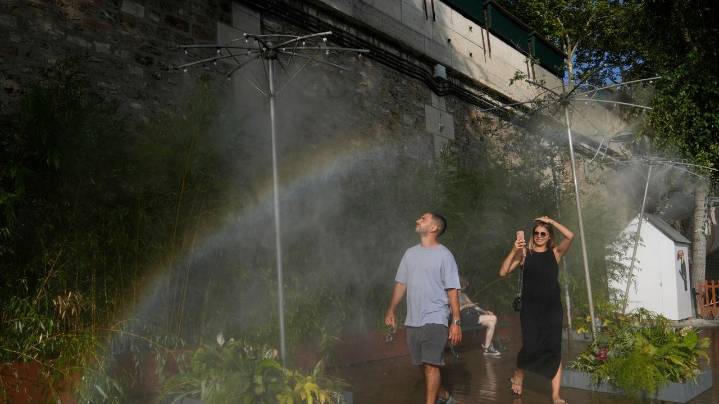 A heat wave scorches parts of Europe and fans wildfire threat in France