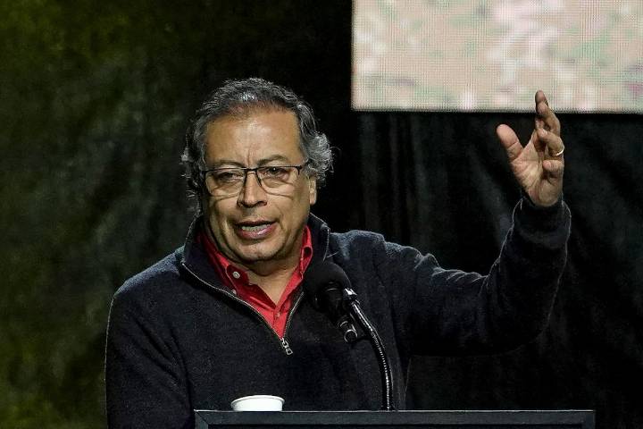 Incómodo momento. Petro se equivocó en pleno homenaje y llamó por otro nombre al senador asesinado al pedir un minuto de silencio