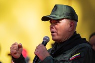 El ministro venezolano de Defensa evalúa "amenazas a la patria" con oficiales superiores