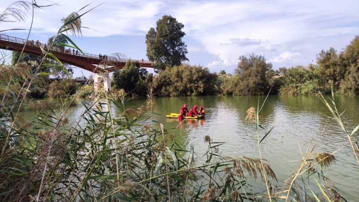 Encuentran el cadáver de un hombre de 40 años flotando en las aguas de un río