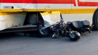 Ruta urbana atropella y deja gravemente herido a joven motociclista en el Centro de Saltillo