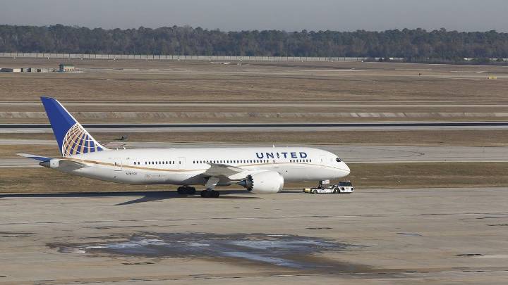 United Airlines suspende vuelos en aeropuertos de EEUU por un "problema técnico"