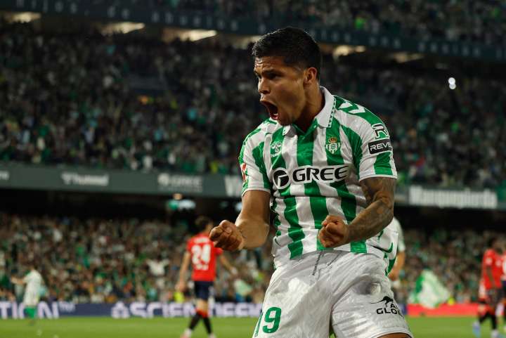 Elche y Betis aparcan la construcción de sus plantillas para comenzar a sumar