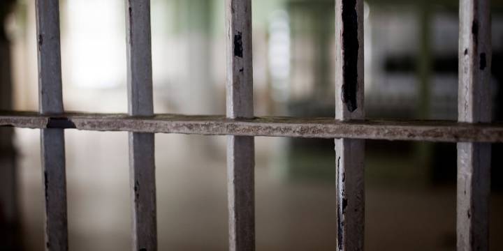 Douglas County correctional officer arrested after alleged sexual relationship with inmate