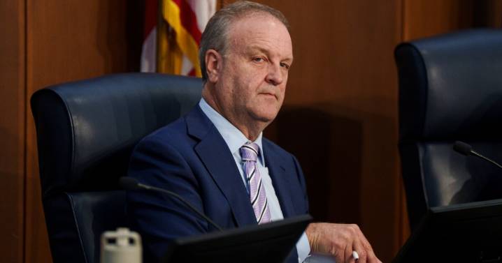 In first council meeting since indictment, Page remains mum on charges against him